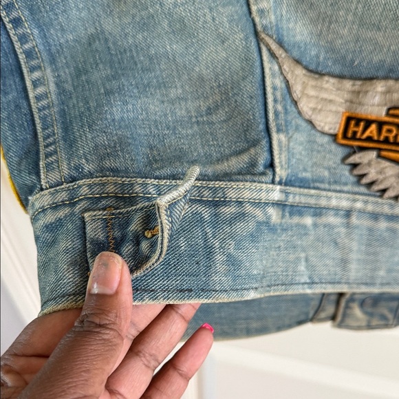 Lee denim vest with Harley-Davidson and other patches. Size Large - Picture 6 of 11